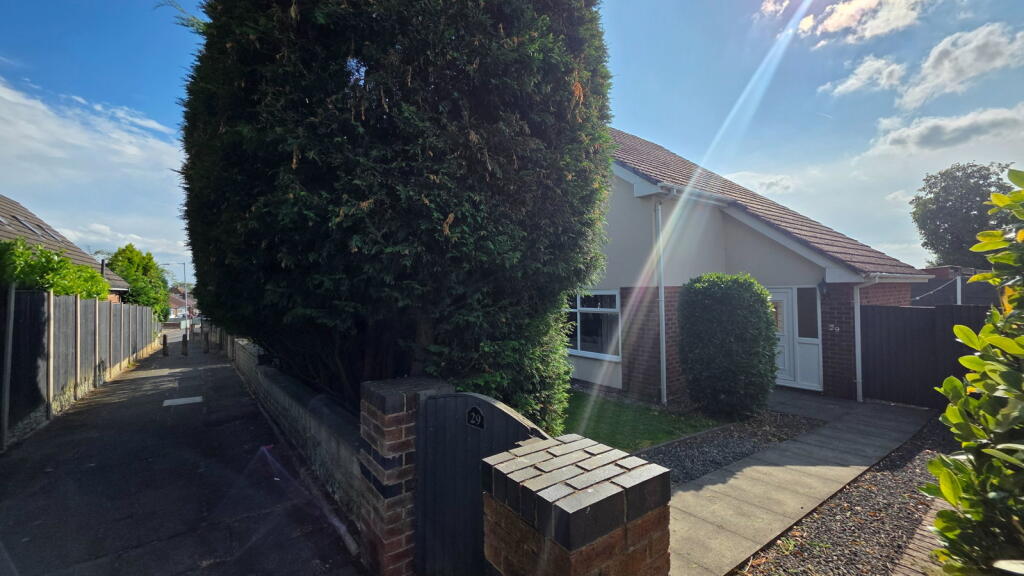 Southover, Westhoughton BL5 2HS photo 2