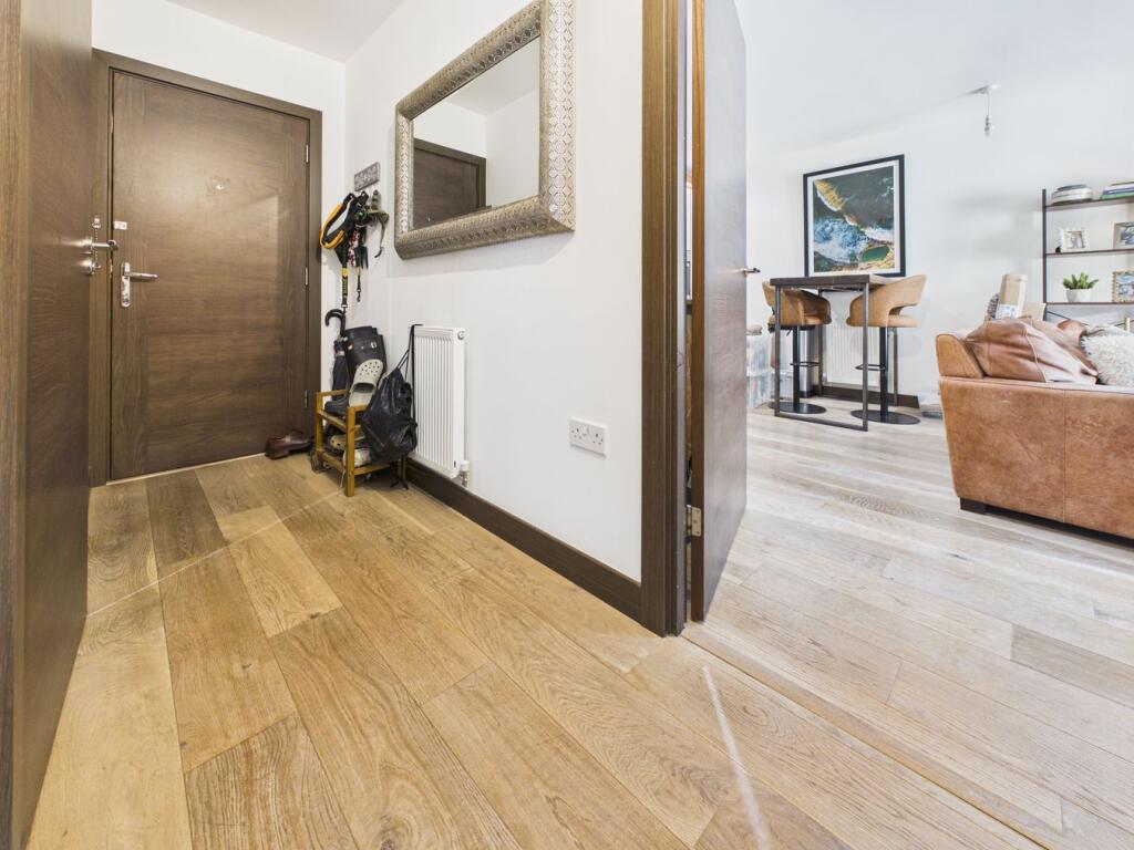 Apartment in North Hertfordshire, Hertfordshire - View 4