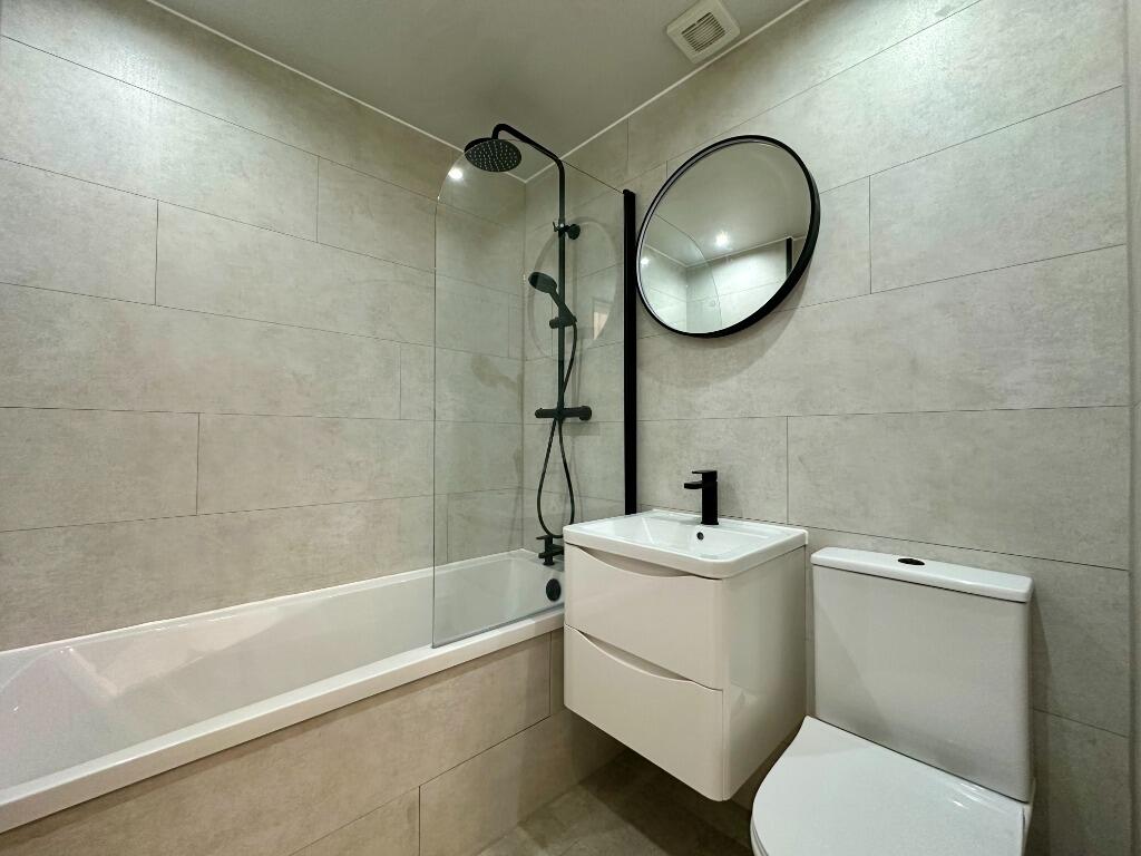 Apartment in Paisley, Renfrewshire - View 5