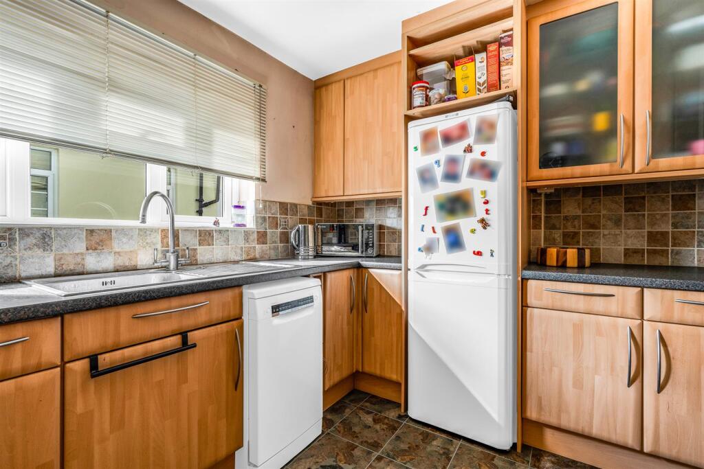 House in East Hertfordshire, Staines Green, Hertingfordbury - View 4