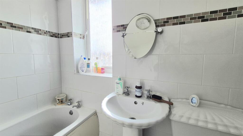 House in Milton Keynes, Bedford - More