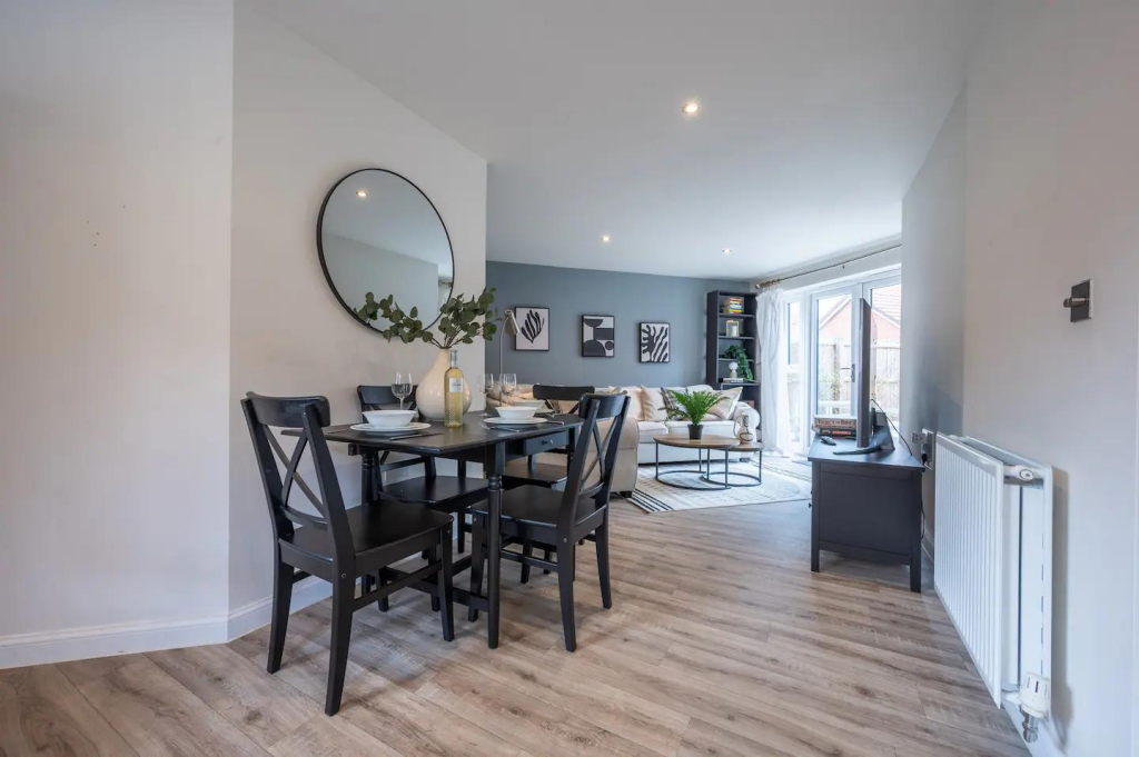 Apartment in Coventry, Deram Parke, Canley Gardens - View 3
