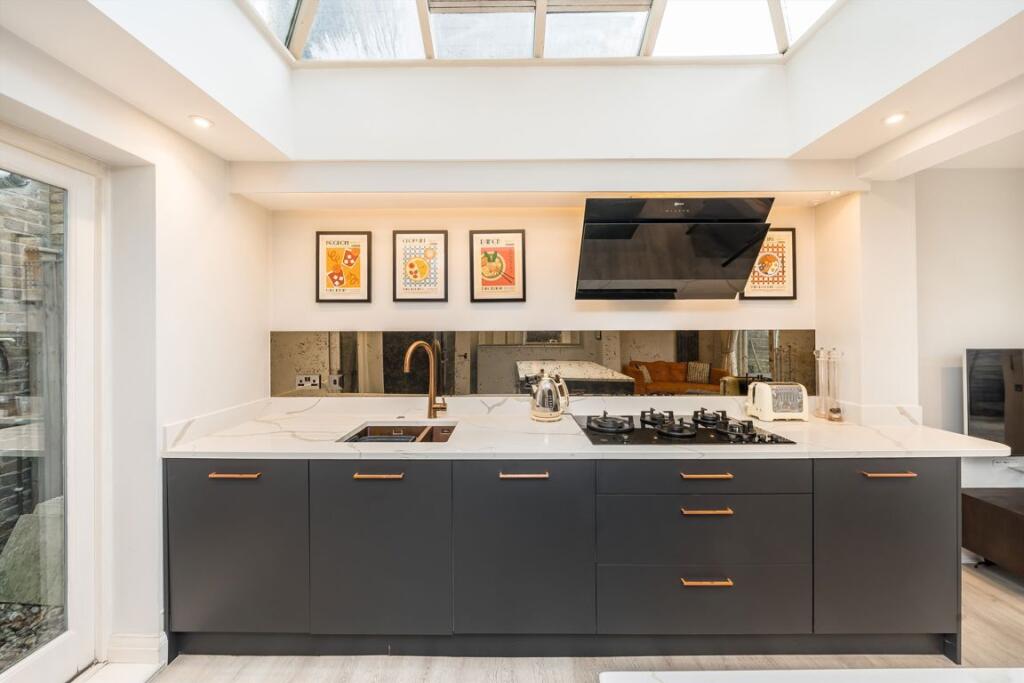 Apartment in London - More