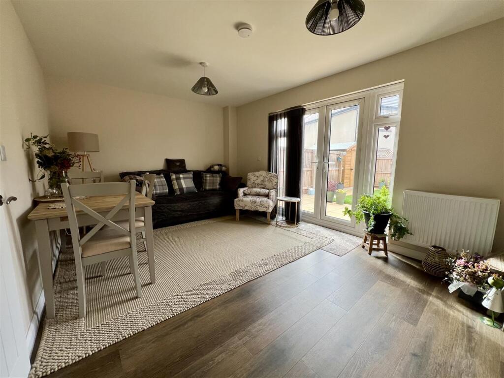 25 Turbit Close photo 2