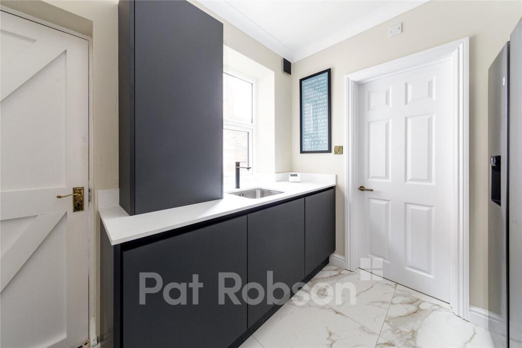 Apartment in Newcastle upon Tyne - View 4