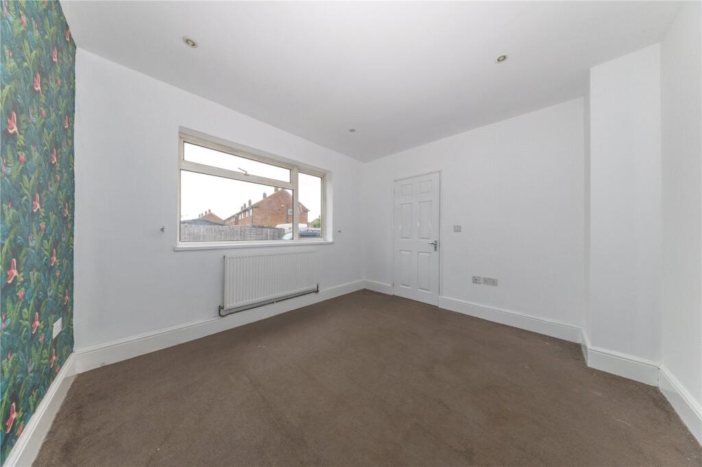 House in Luton - View 4