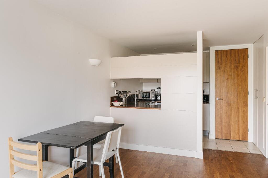 Apartment in London, Pentonville, Clerkenwell - View 4