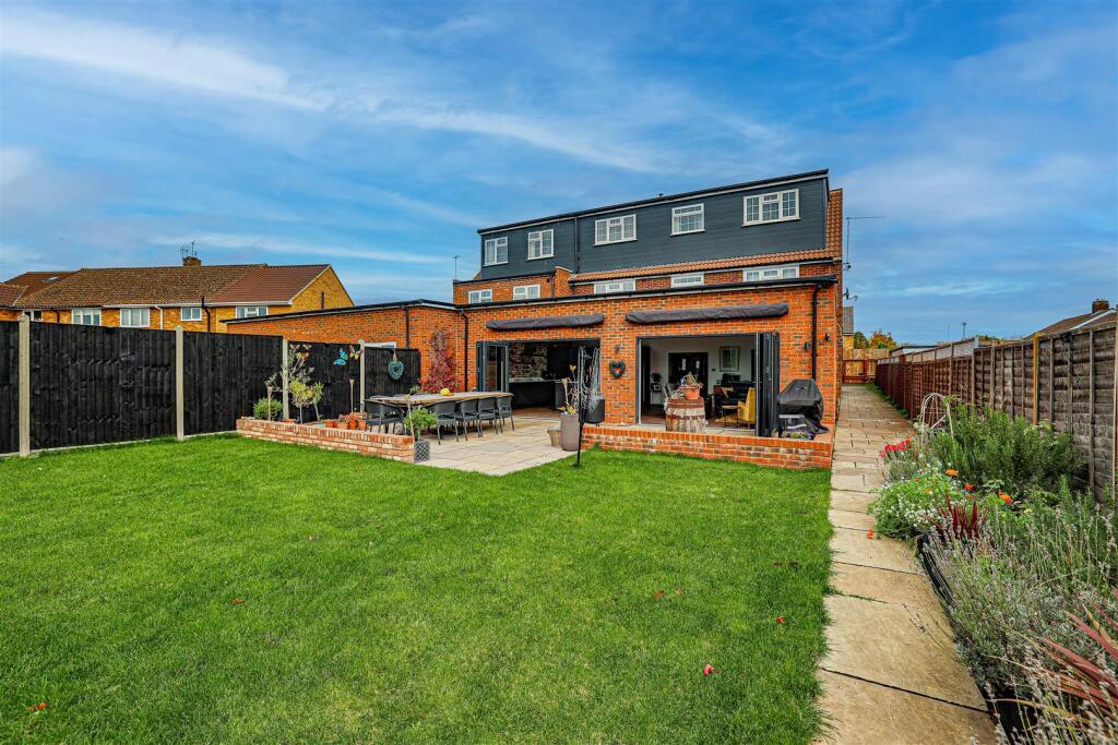 Brickmakers Lane, Hemel Hempstead, HP3 photo 2