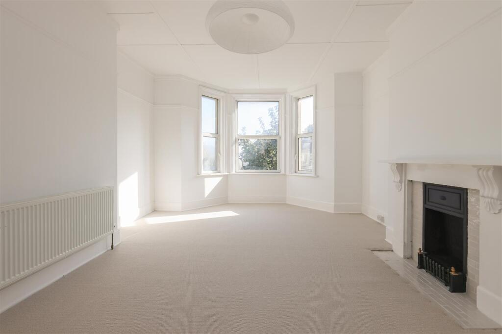 Apartment in Tonbridge - View 3