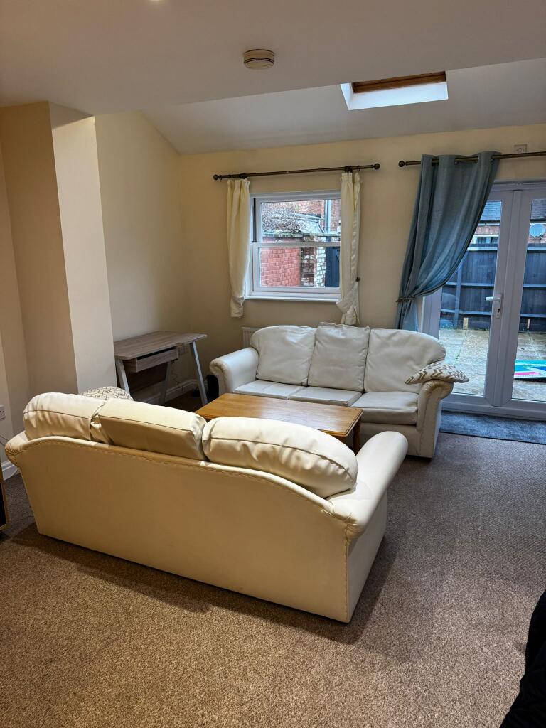 1 bedroom house share for rent