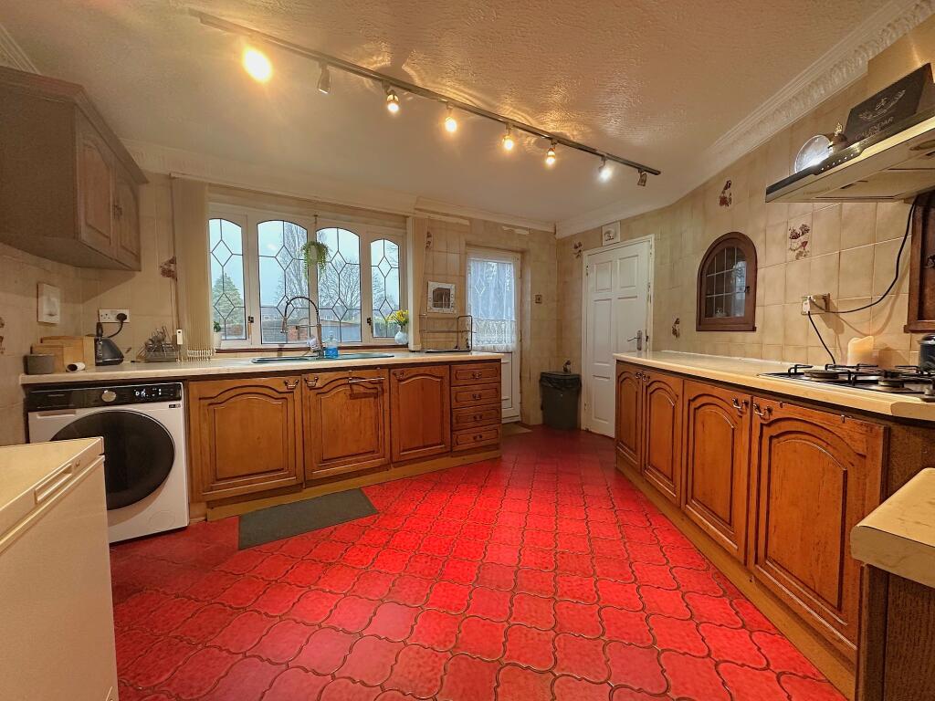 House in Dudley, West Midlands - View 4