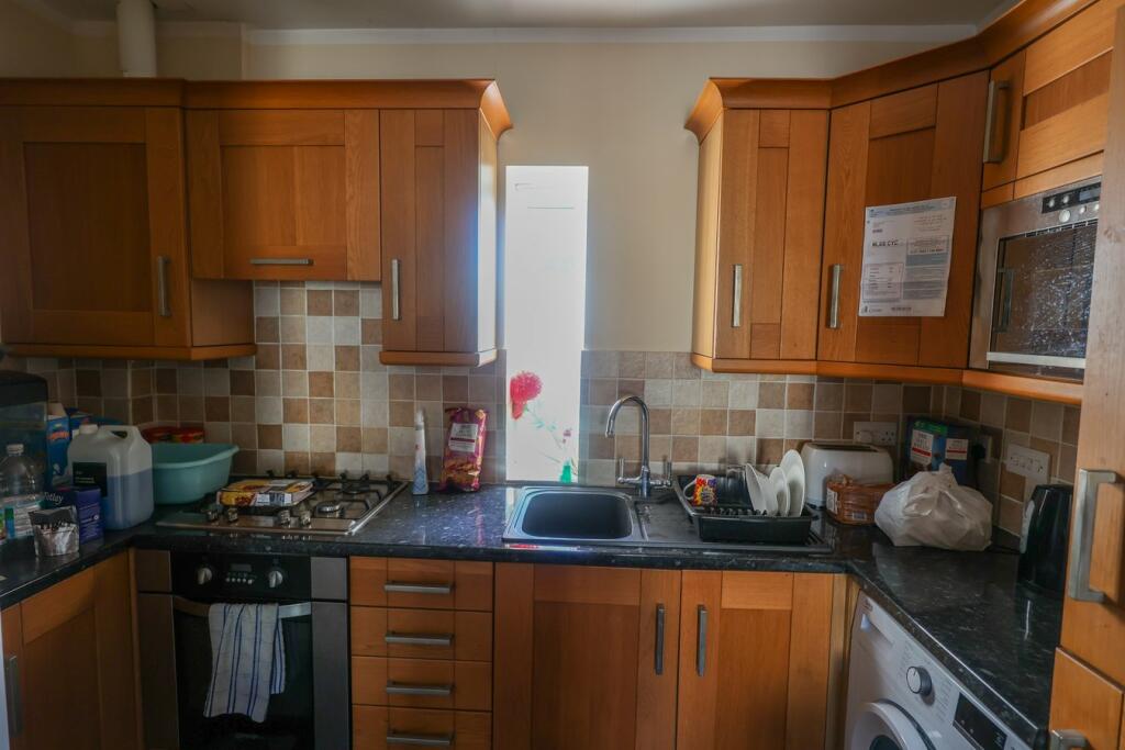 East Hill, St Austell, PL25 - View 4