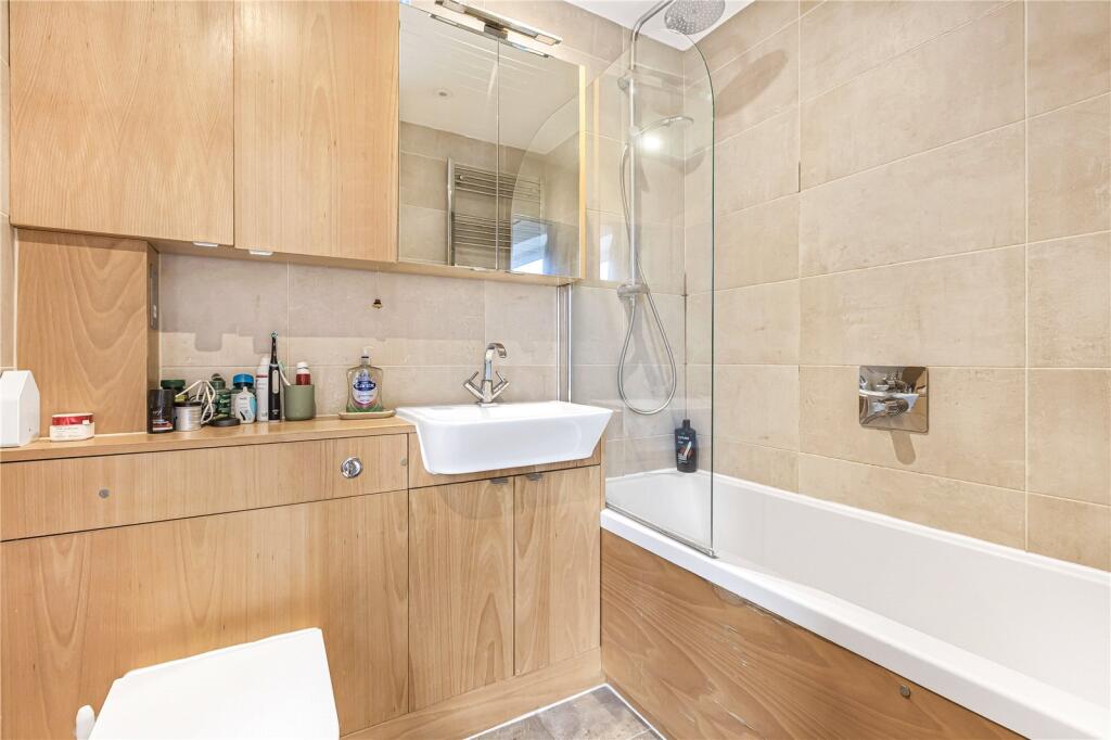2 bedroom penthouse for rent