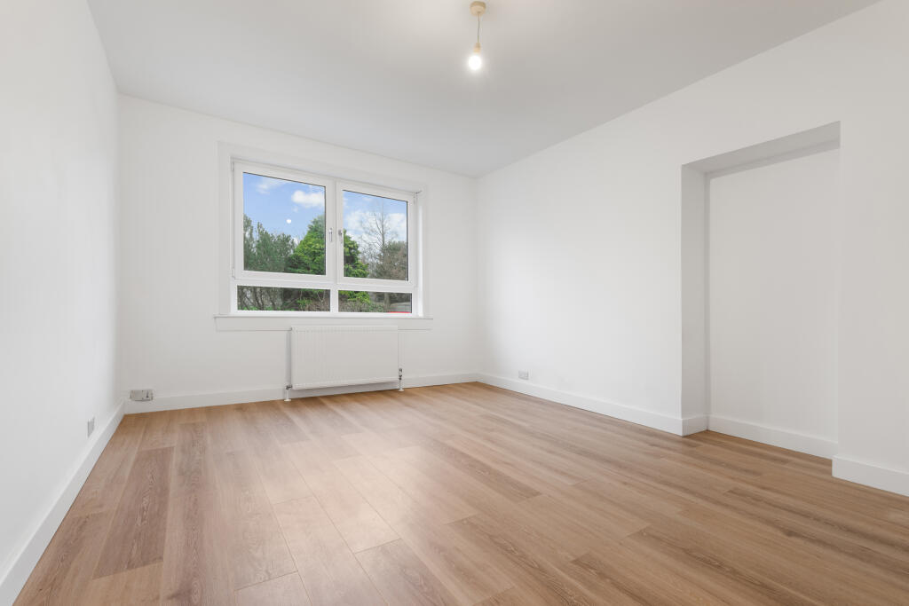 Main image of property: 43 Abbots Road, Grangemouth, FK3