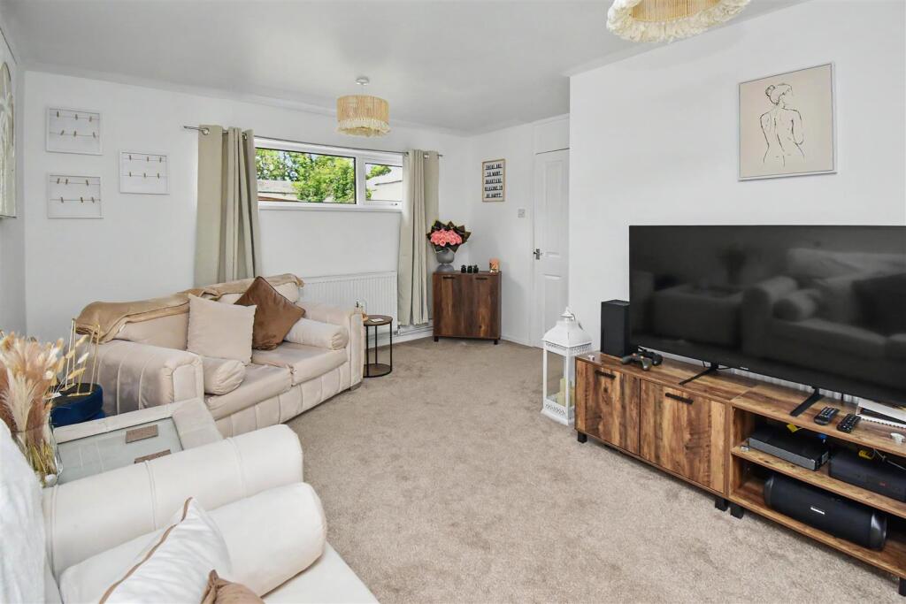 House in Northampton, North Northamptonshire - View 4