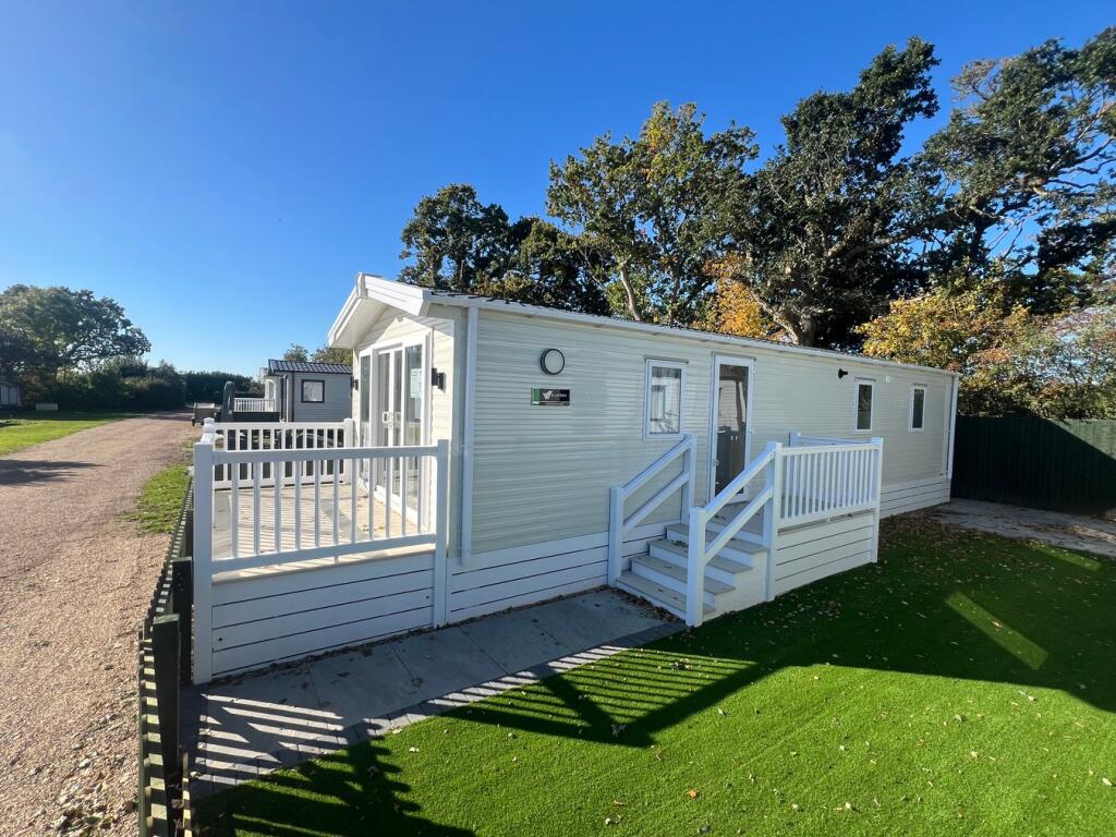 2-bed caravan on The Oaks Holiday Park, Chapel Road, Bucklesham, Ipswich, IP10, £89,995