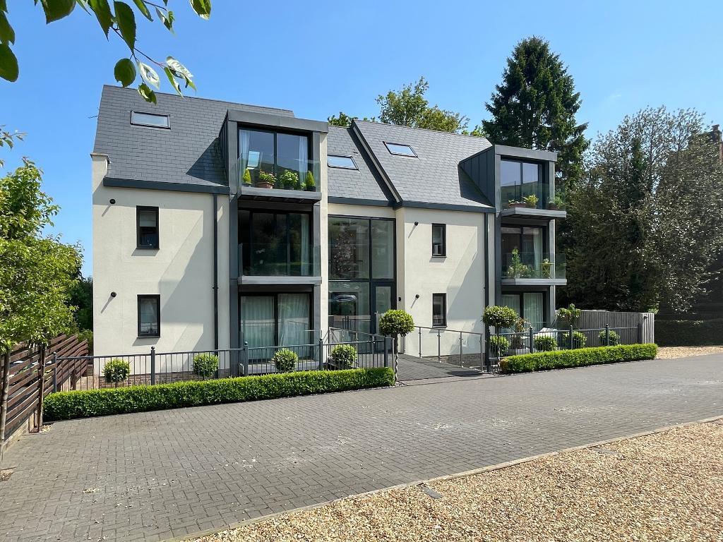 Main image of property: 16 Victoria Road, Great Malvern, Worcestershire, WR14 2TG