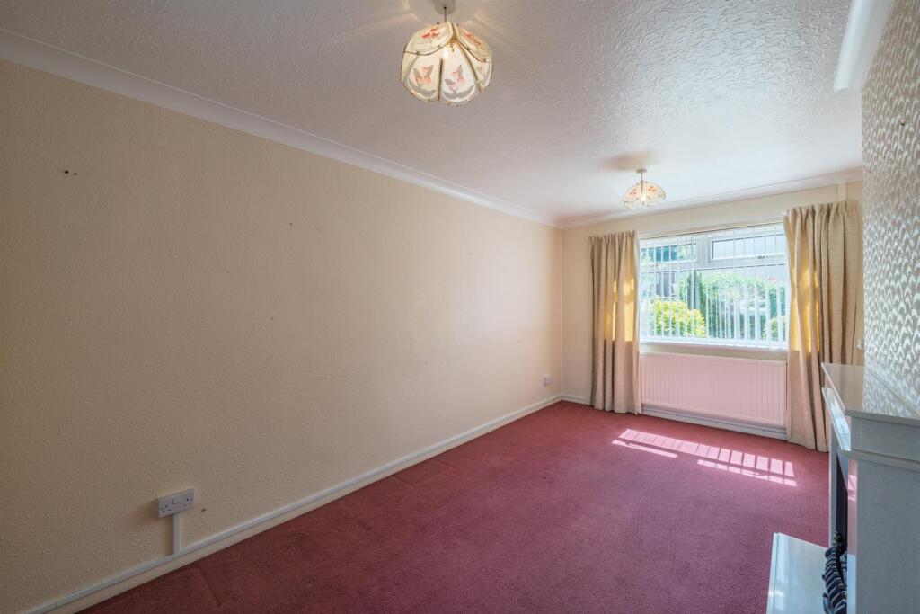 Llewelyn Road, Cwmbran photo 3