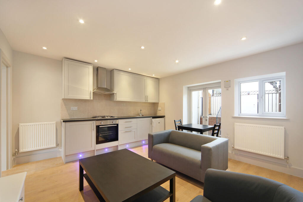 Main image of property: London Road, CROYDON, CR0 3PF