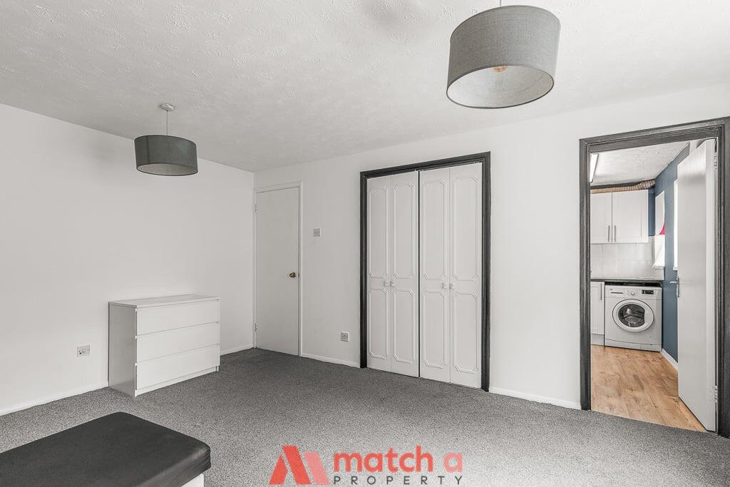 Studio flat for rent