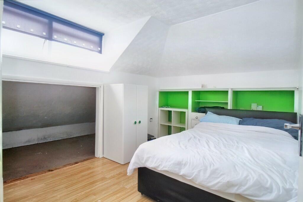 Waverley Gardens, Grays, Essex, RM16 photo 5