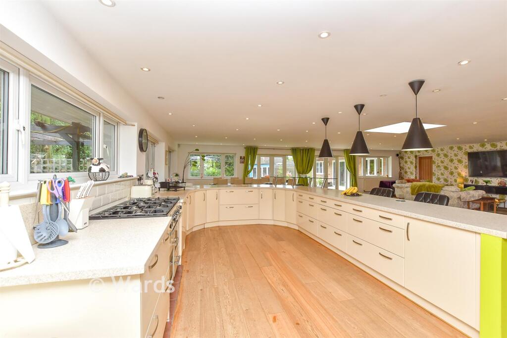 Woodside, Wigmore, Gillingham, Kent photo 3
