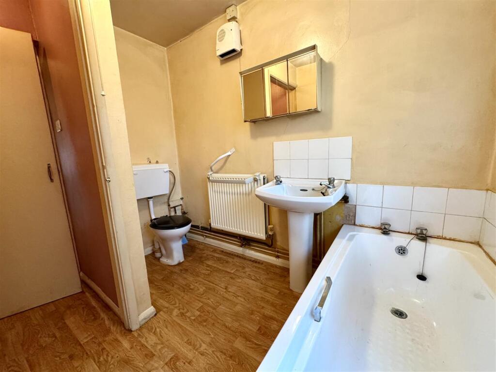 House in Ipswich, Stoke - More