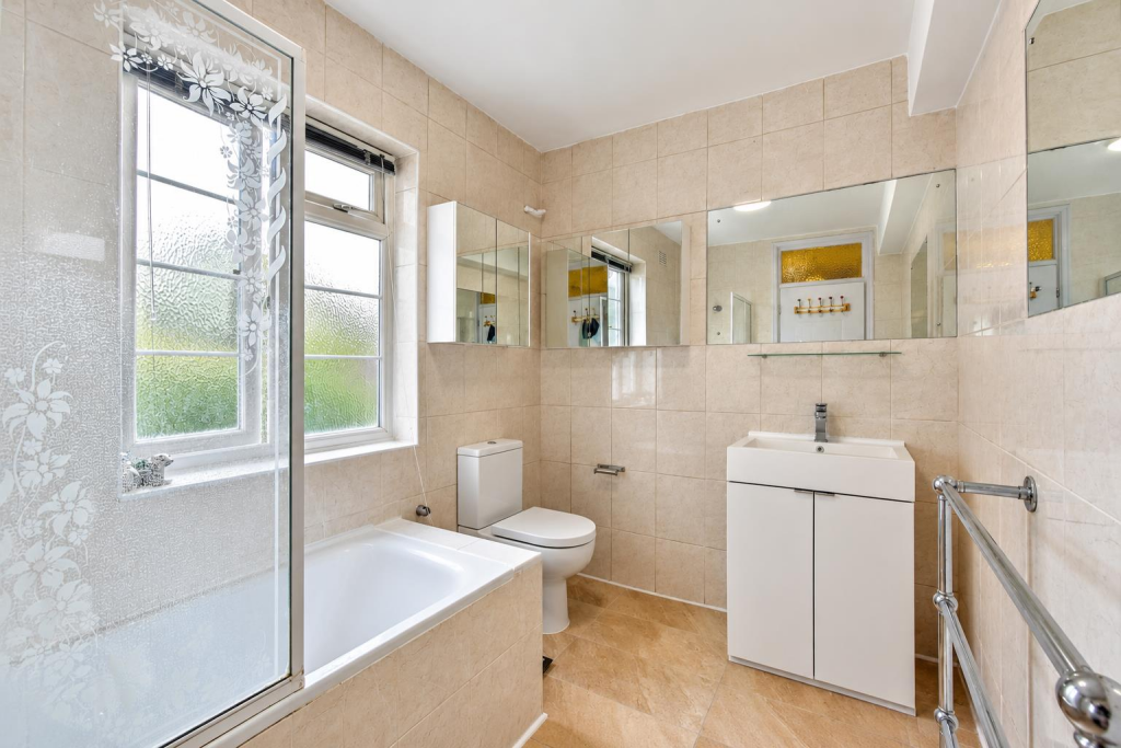 Apartment in London, North Sheen - View 5