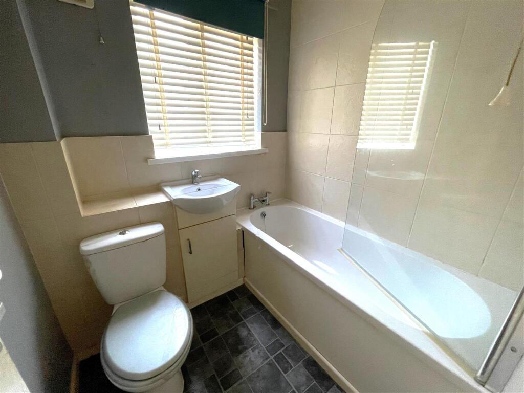 Apartment in Bristol, Lawrence Weston - More