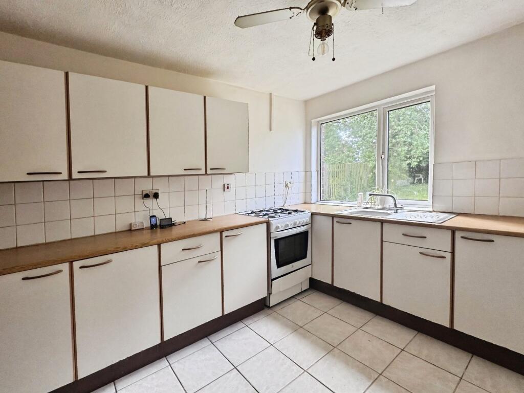 Fifth Avenue East, Liversedge, WF15 photo 5