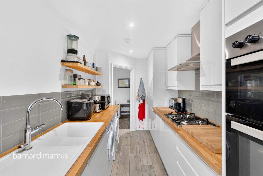 Apartment in London, Mortlake - View 2