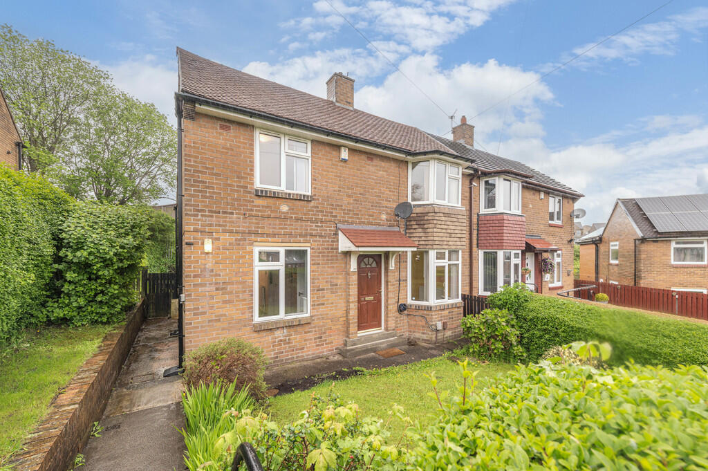 3-bed semi-detached on Sandene Avenue, Huddersfield, £175,000