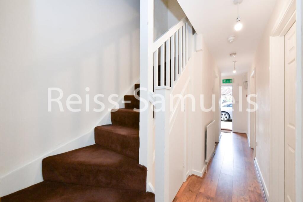 6 bedroom semi-detached house for rent