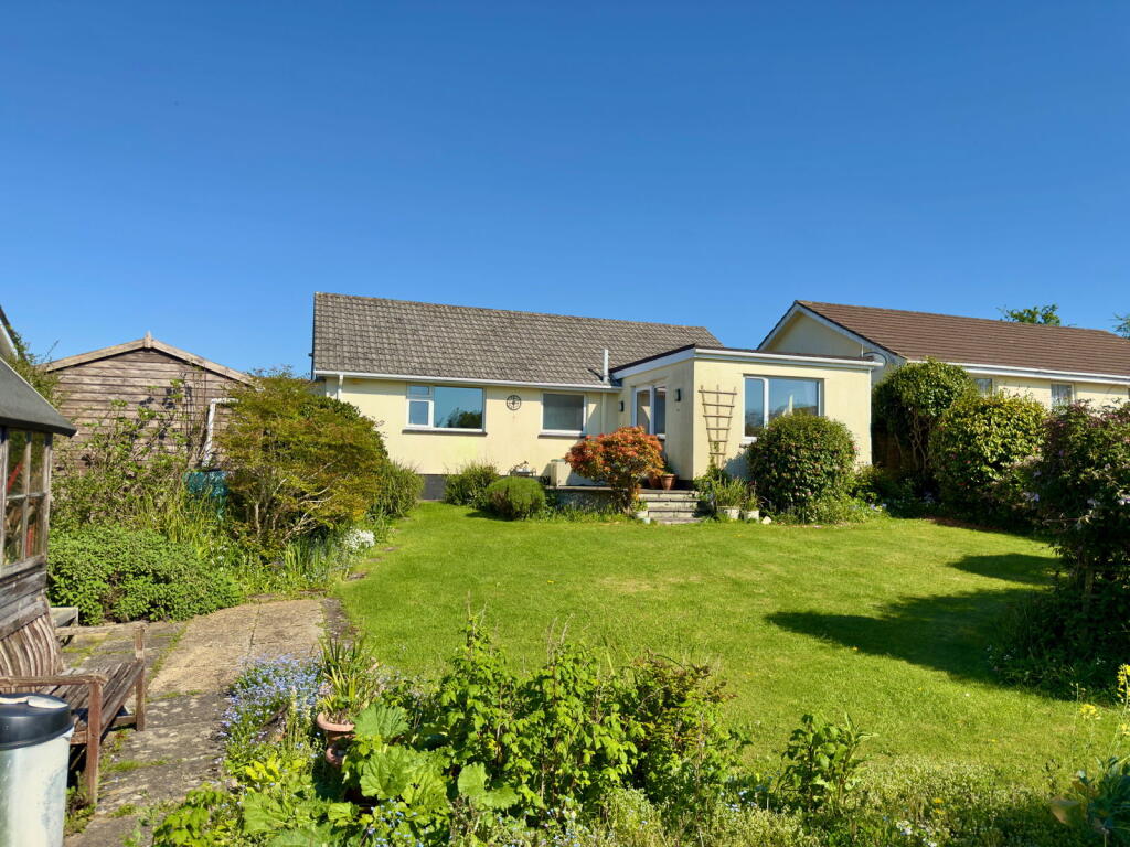 2-bed bungalow on 12, Meadow Head, Wadebridge PL27, £360,000