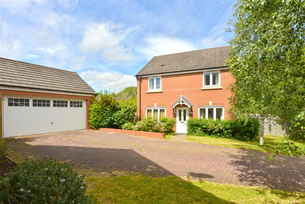 4-bed detached on Holgate Drive, Sundorne Grove, Shrewsbury, £400,000