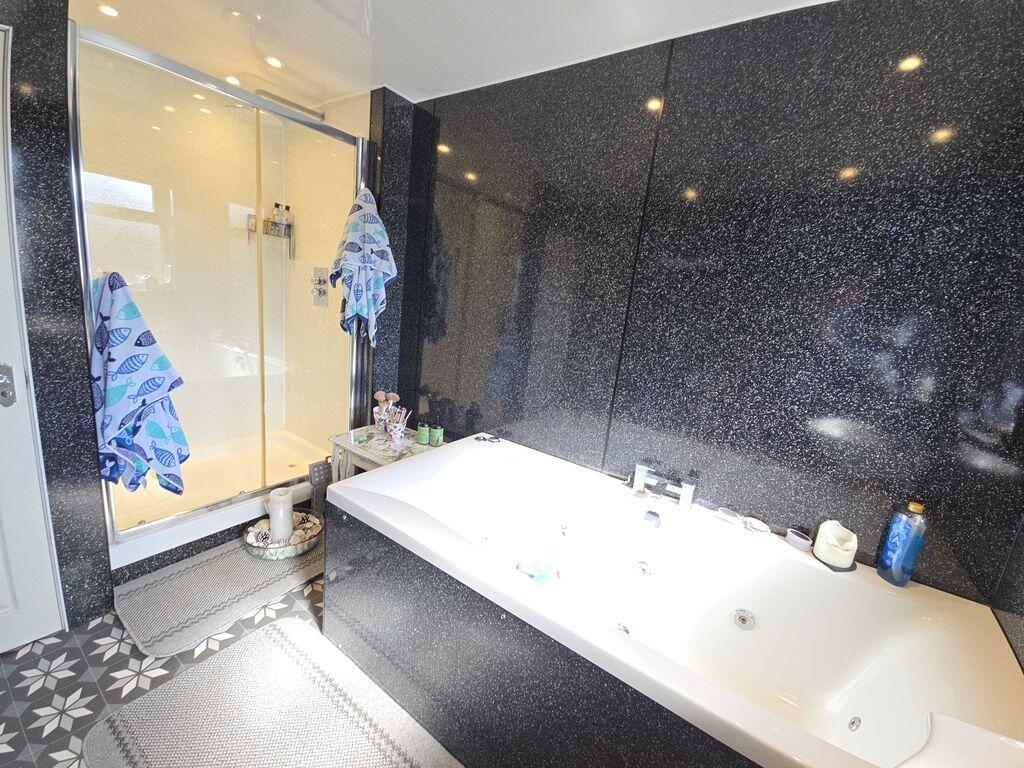 Flat Bathroom 
