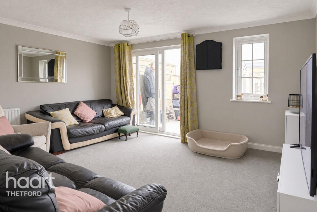 Sturdee Close, Thetford photo 2