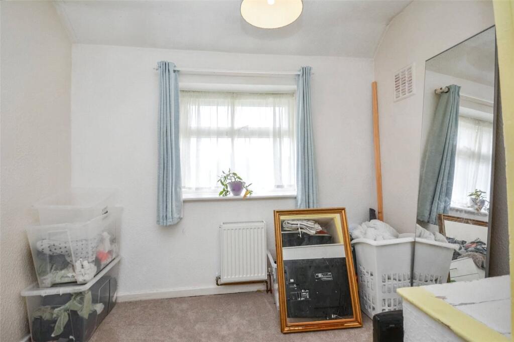 House in Leeds, Moorside, Bramley - More