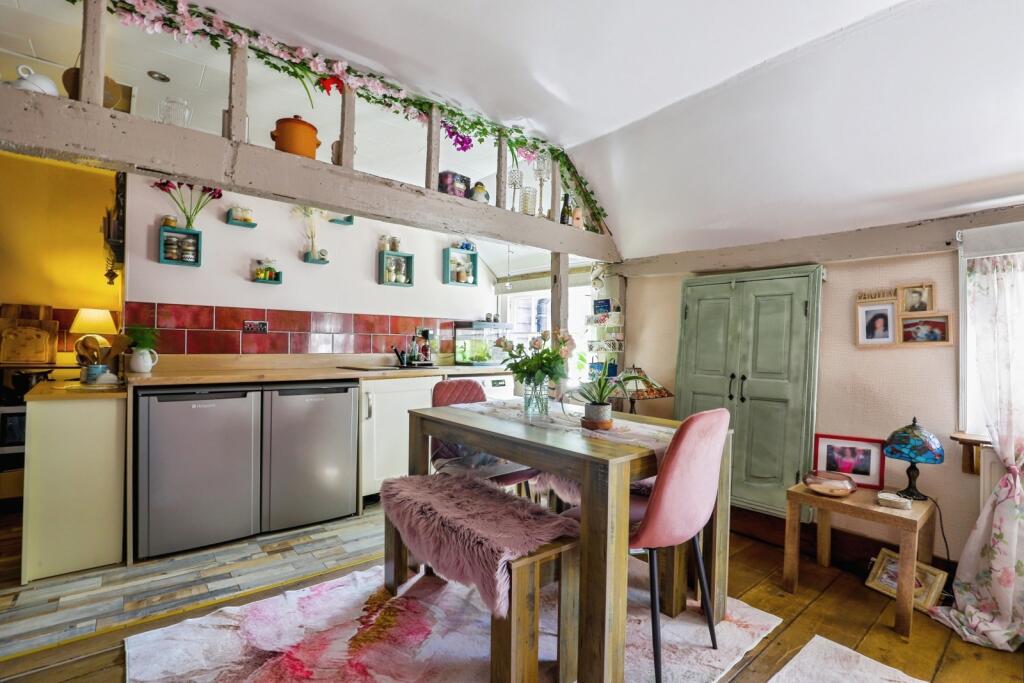 Apartment in Rochester, Kent - View 5