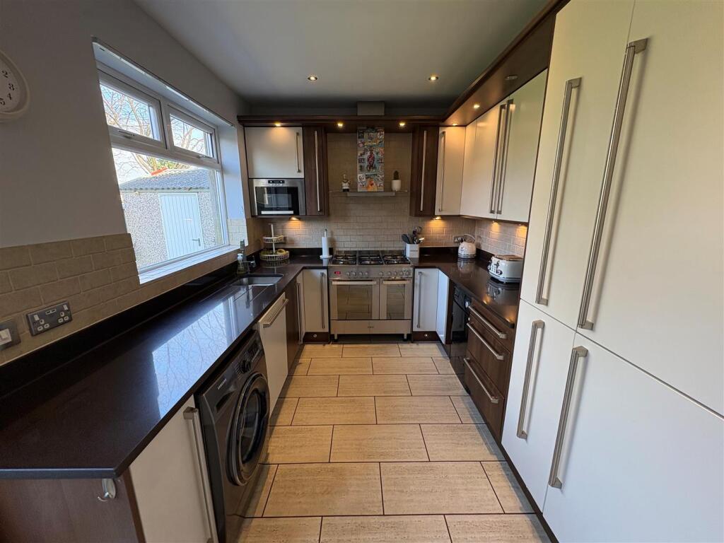 Additional image 3 of Fieldway, Clayton, Bradford