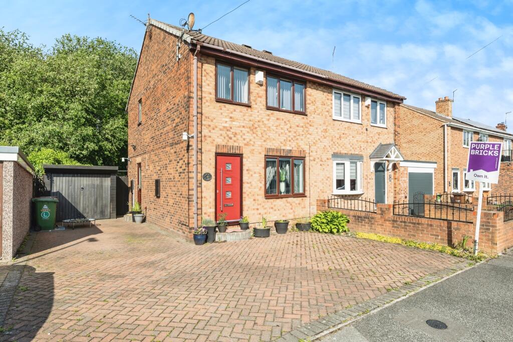 3-bed semi-detached on Fieldside Road, Kinsley, Pontefract, WF9, £170,000