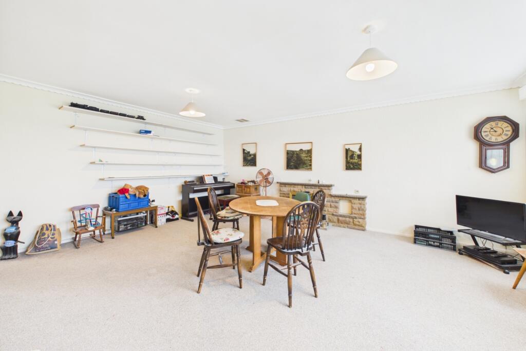 Apartment in Sheffield, Bradway - View 5