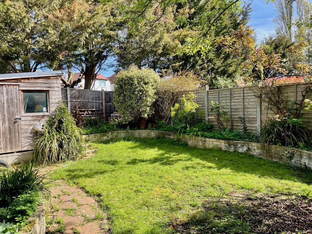 Second Avenue, CHALKWELL, Essex, SS0 photo 3