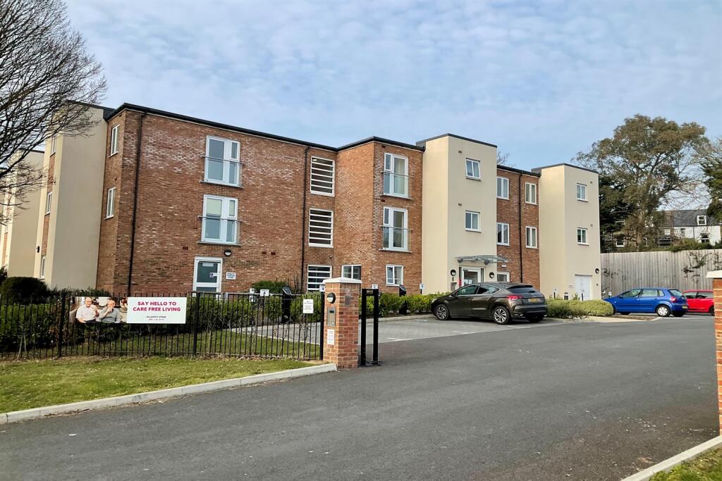 1-bed other on Elkington House, Charlton Green, Dover CT16, £125,000