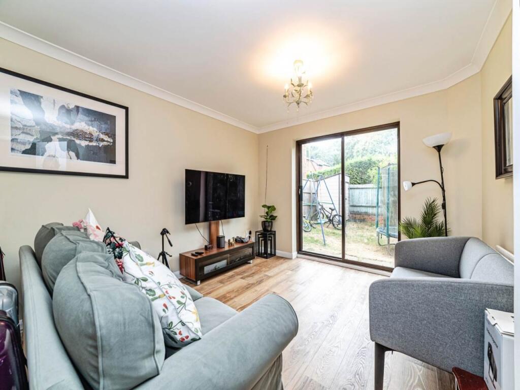 House in Basingstoke and Deane, Hatch Warren - View 2