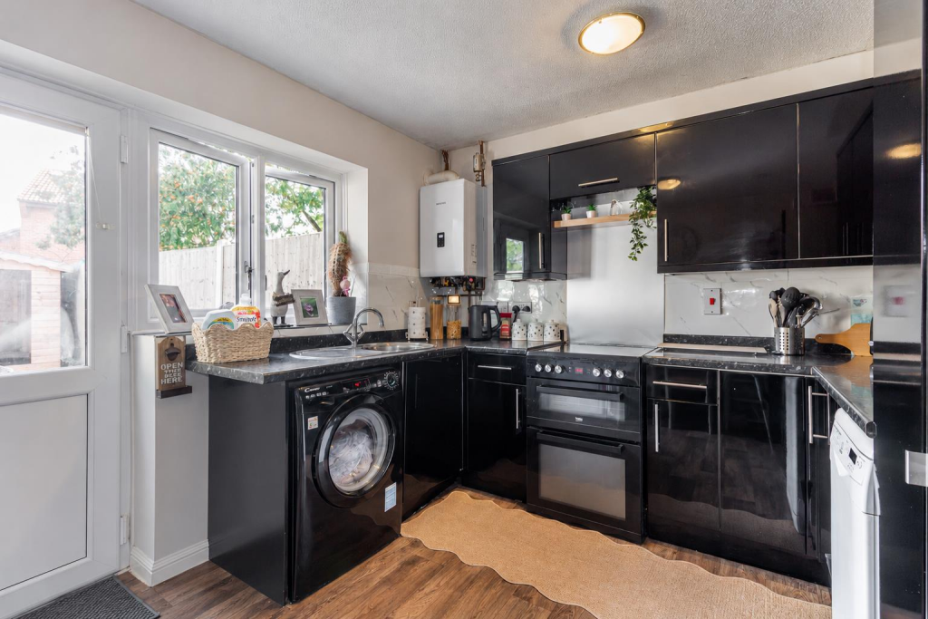 House in Worcester, Lyppard Grange, Warndon - View 4