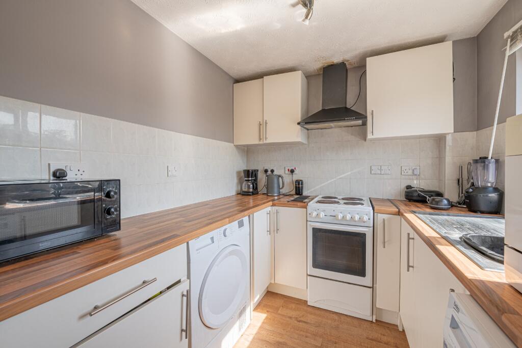 Eayre Court, St. Neots, Cambridgeshire, PE19 1QZ - View 6