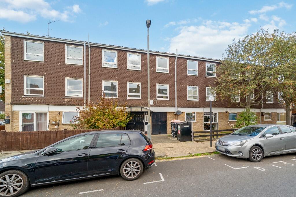 3-bed flat on Mayford Road, London, SW12, £385,000
