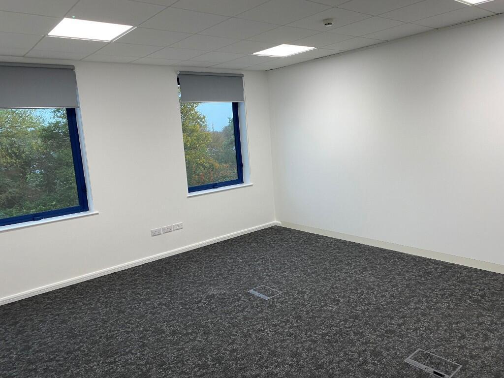 280 sq ft suite