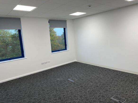 280 sq ft suite
